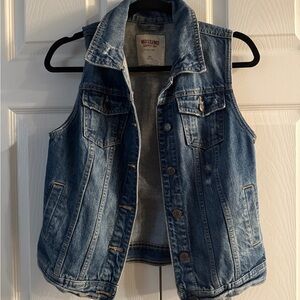 Mossimo sleeveless dark distressed blue Jean jacket size medium